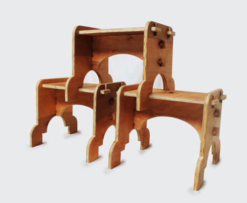 Montaje de mesa de madera para niños